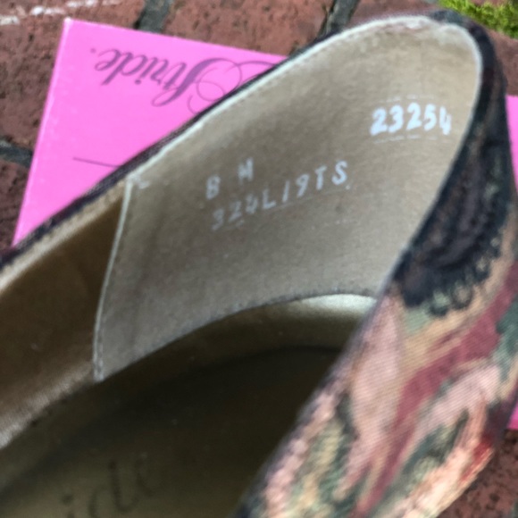 Life Stride Size 8 Heels - Picture 5 of 5